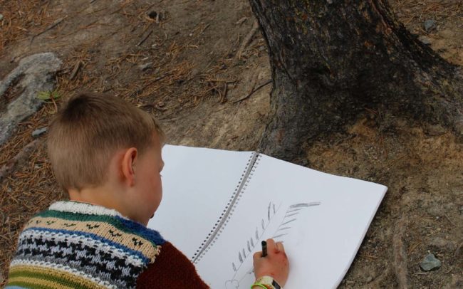 Initiation au dessin d’observation en plein air.